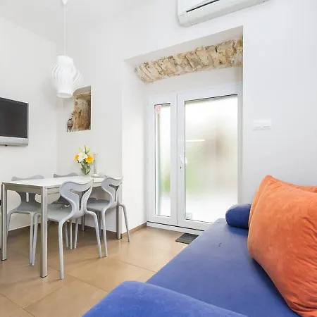 Varos בית הארחה