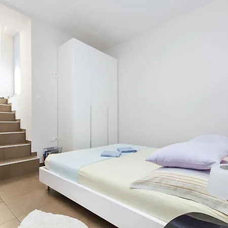 בית הארחה Varos